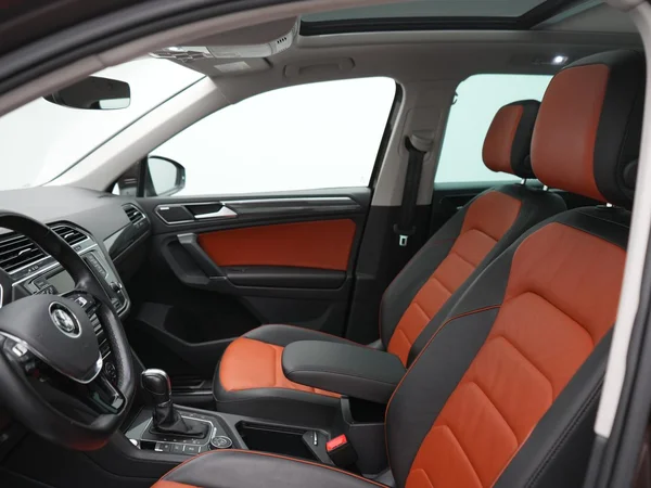 VOLKSWAGEN Tiguan Dsl (2016) — foto 2 van 31