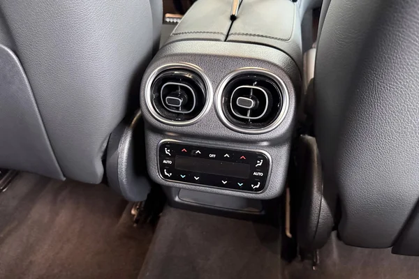 Mercedes-Benz GLC PHEV (X254) (2024) — foto 5 van 36