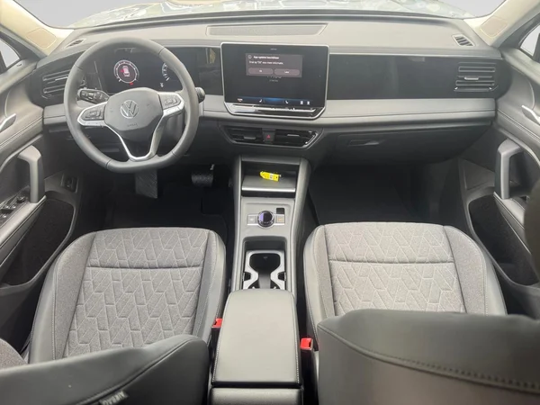 VOLKSWAGEN Tiguan (2026) — foto 16 van 22