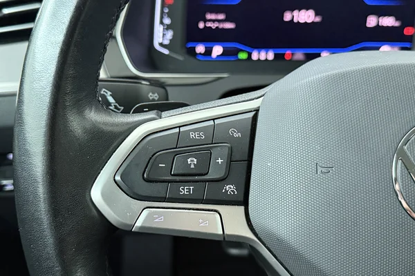 Volkswagen Passat SW (2023) — foto 6 van 19
