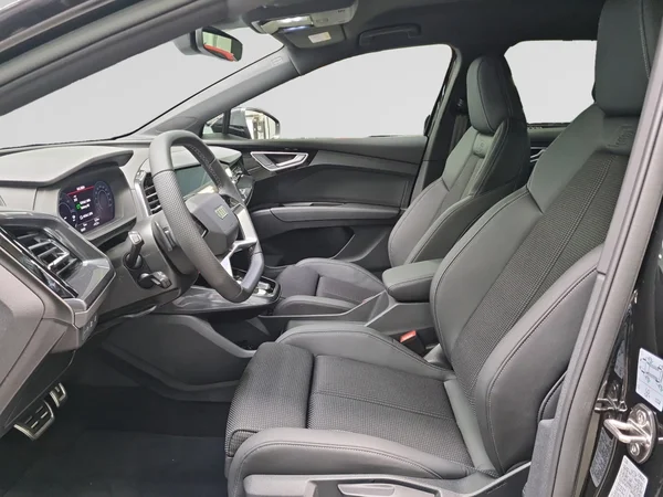 AUDI Q4 e-tron (2024) — foto 19 van 24