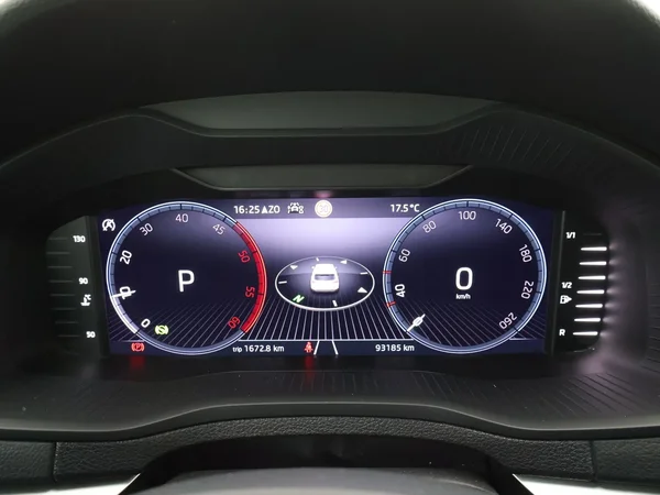 Škoda Karoq (2022) — foto 10 van 24