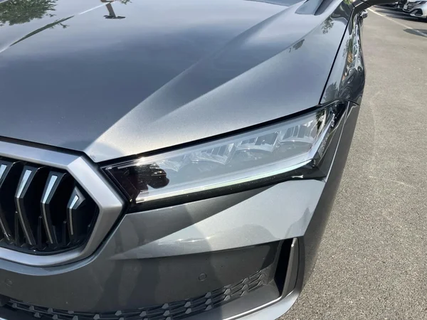 SKODA Superb Combi (2025) — foto 8 van 25