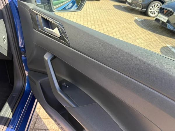 VOLKSWAGEN Polo (2024) — foto 9 van 24