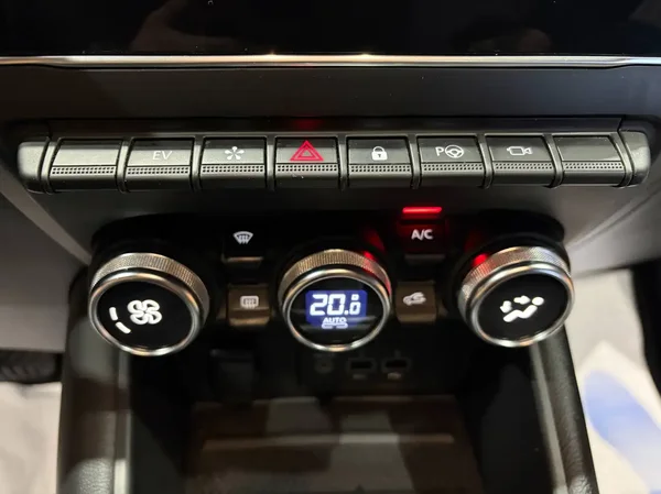 Renault Captur (2022) — foto 9 van 29