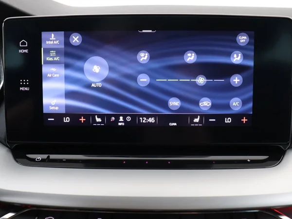 SKODA Octavia Combi (2024) — foto 10 van 18