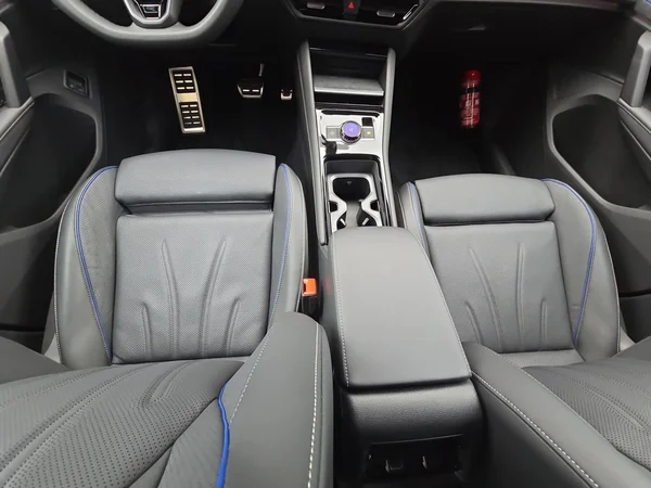 VOLKSWAGEN Tayron (2025) — foto 2 van 23