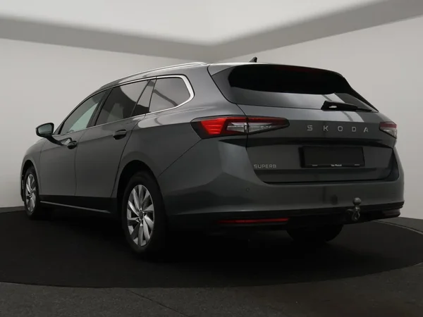 Škoda Superb (2025) — foto 12 van 31