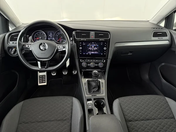 VOLKSWAGEN Golf (2018) — foto 27 van 27