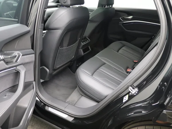 AUDI Q8 e-tron (2024) — foto 15 van 32