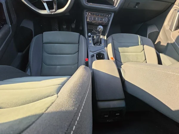 VOLKSWAGEN Tiguan (2019) — foto 3 van 24