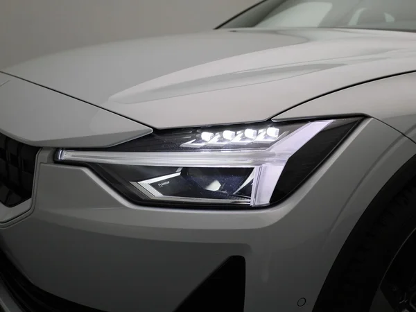 Polestar 2 (2022) — foto 8 van 40