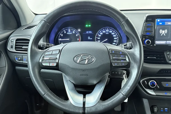 Hyundai i30 Wagon (2020) — foto 2 van 19