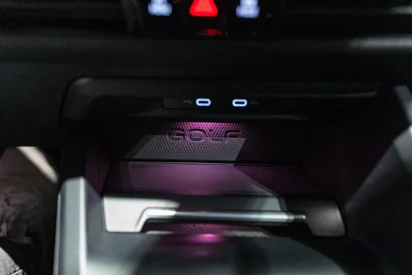 Volkswagen Golf (2020) — foto 18 van 40
