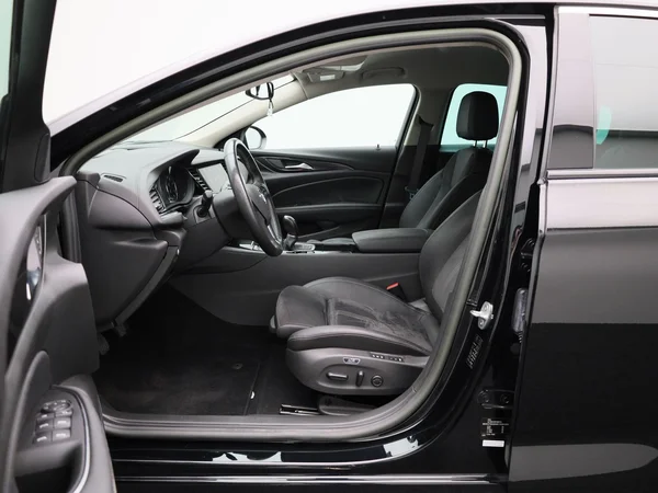 Opel Insignia (2022) — foto 40 van 40
