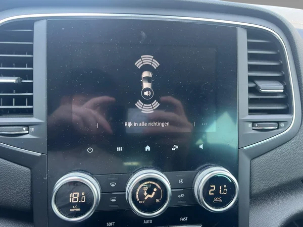 Renault Mégane Grand Tour (2023) — foto 7 van 19