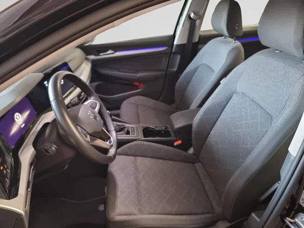 VOLKSWAGEN Golf VIII SW (2023) — foto 2 van 23