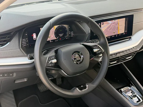 SKODA Octavia Combi (2024) — foto 4 van 23