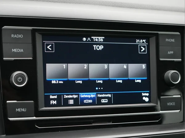 VOLKSWAGEN Polo (2022) — foto 8 van 27