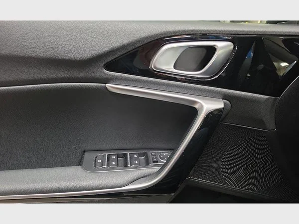 Kia XCEED (2022) — foto 22 van 33