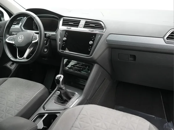 VOLKSWAGEN Tiguan (2022) — foto 10 van 10