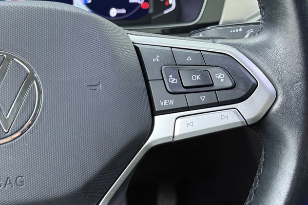 Volkswagen Passat SW (2023) — foto 6 van 23