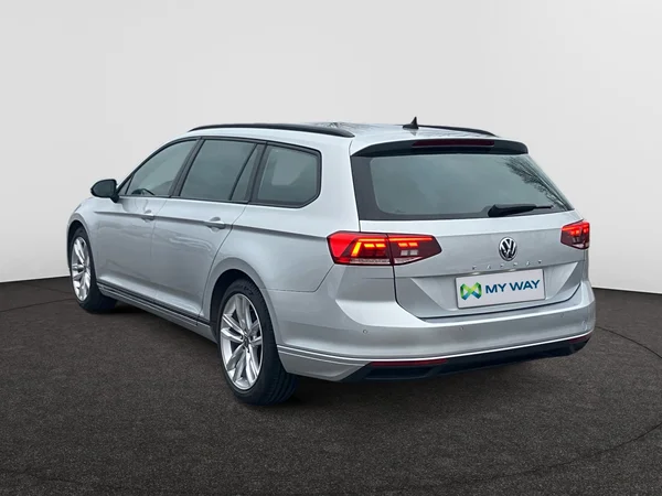 VOLKSWAGEN Passat SW (2020) — foto 20 van 25