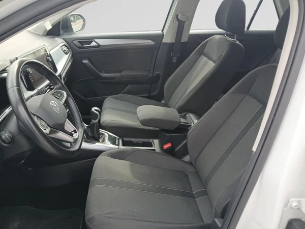 VOLKSWAGEN T-Roc (2022) — foto 17 van 21