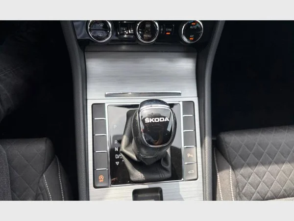 Skoda Superb Combi (2023) — foto 19 van 27