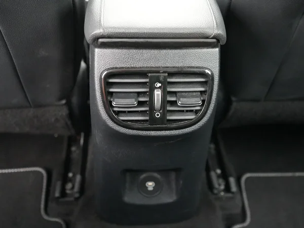 Kia cee'd (2024) — foto 9 van 28