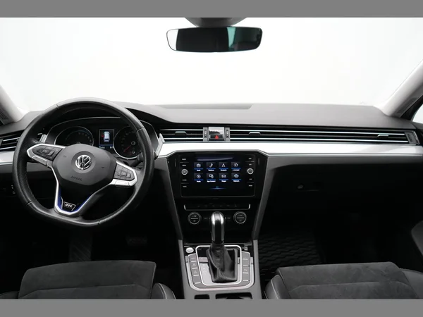 VOLKSWAGEN Passat GTE (2020) — foto 7 van 30