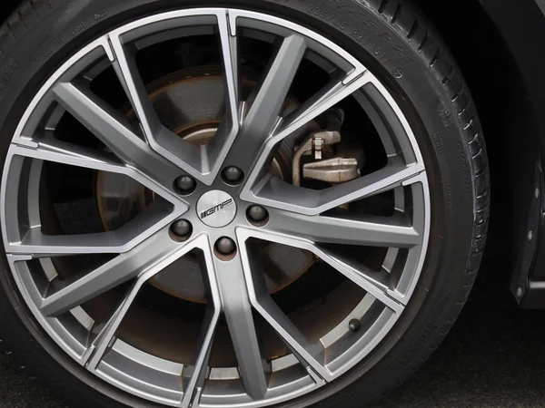 Škoda Enyaq iV (2023) — foto 4 van 43