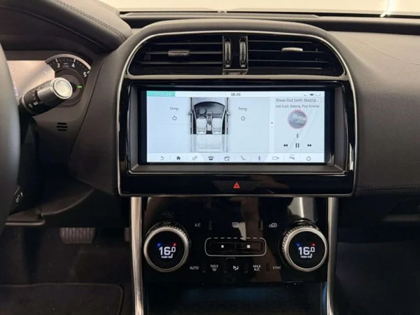 Jaguar XE (2020) — foto 10 van 20