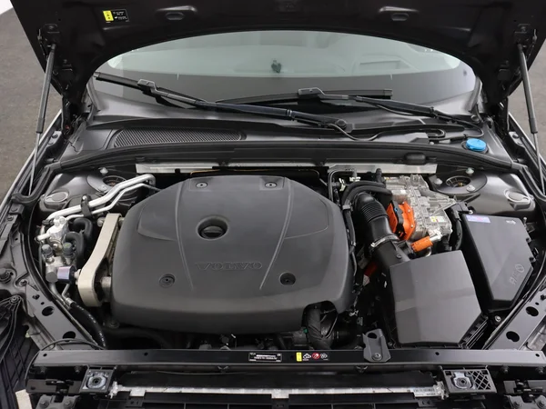 VOLVO V60 (2023) — foto 6 van 35
