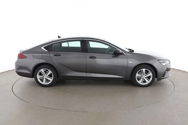 Opel Insignia Grand Sport (2023) — foto 13 van 16