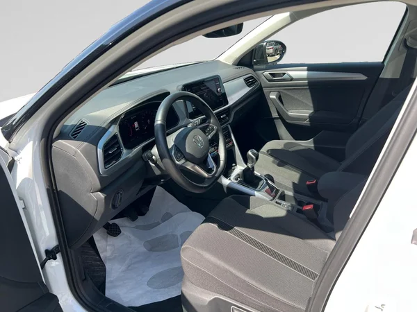 VOLKSWAGEN T-Roc (2023) — foto 2 van 24