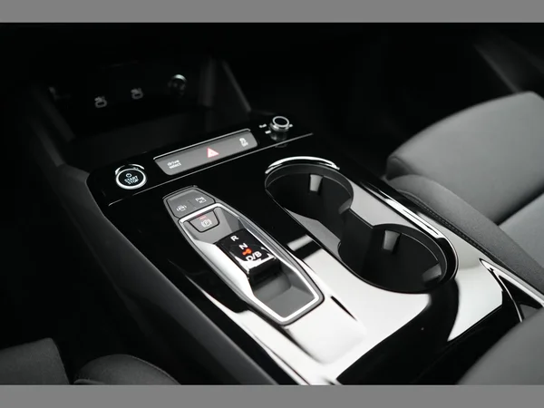 AUDI Q6 Sportback e-tron (2025) — foto 15 van 32