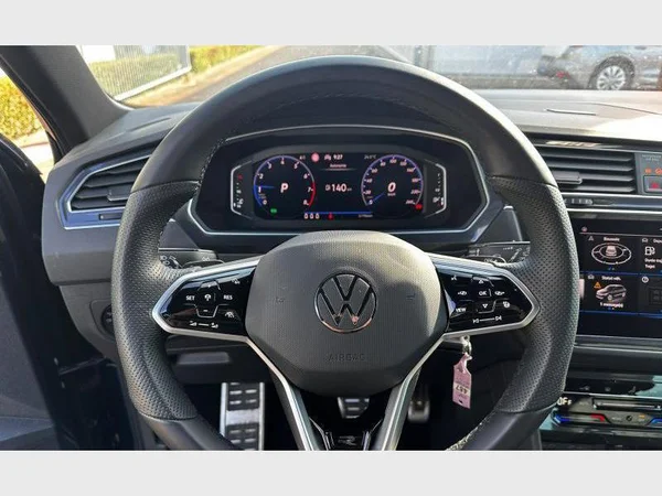Volkswagen Tiguan (2021) — foto 18 van 31