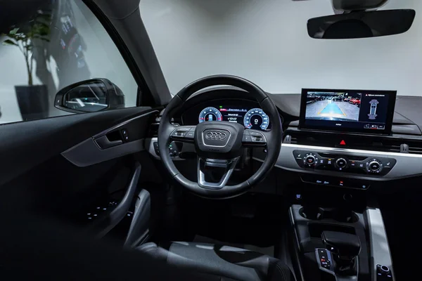 Audi A4 (2023) — foto 9 van 33