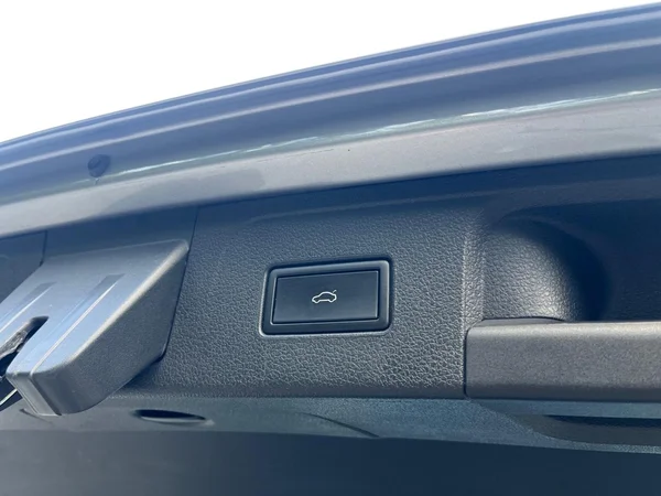 VOLKSWAGEN Passat SW (2022) — foto 13 van 21