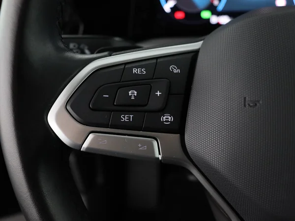 VOLKSWAGEN Golf (2024) — foto 9 van 28