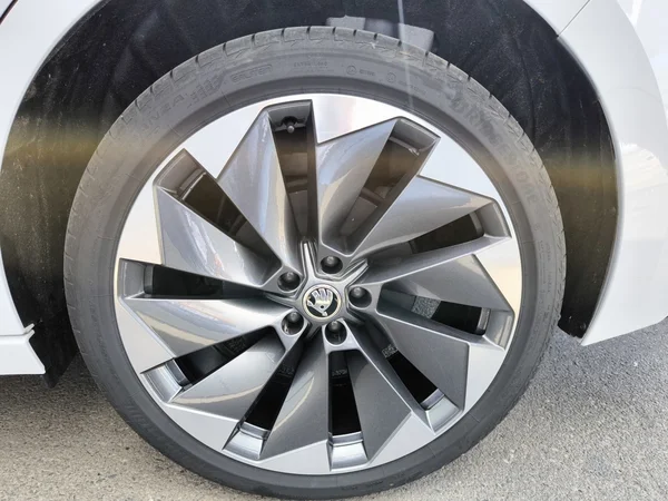 SKODA Enyaq Coupé (2025) — foto 30 van 37