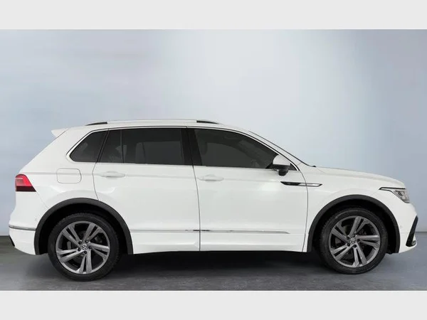 Volkswagen Tiguan (2021) — foto 9 van 15