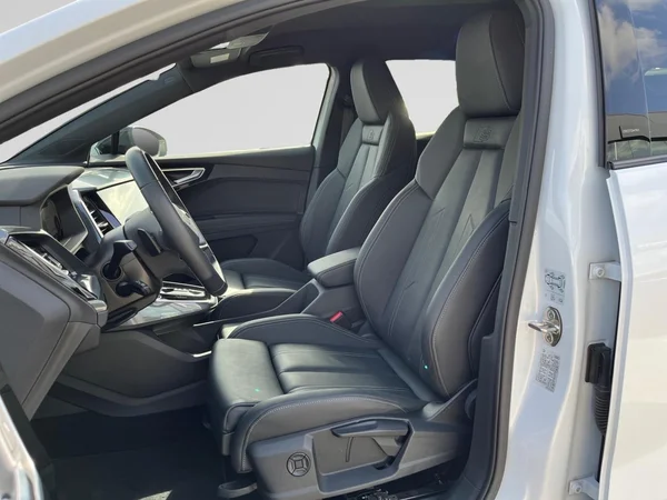 AUDI Q4 e-tron (2024) — foto 18 van 22