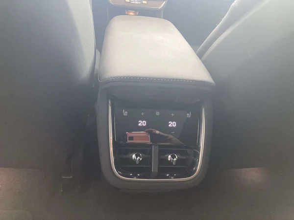 Volvo ES90 — foto 10 van 19