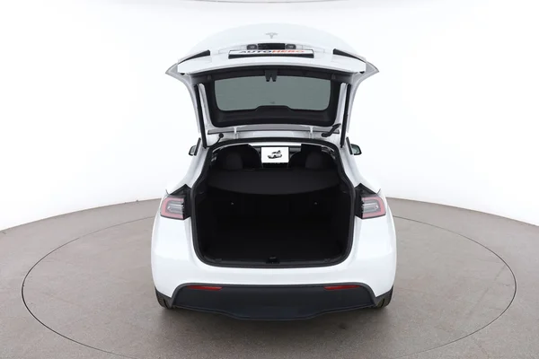 Tesla Model Y (2024) — foto 7 van 16