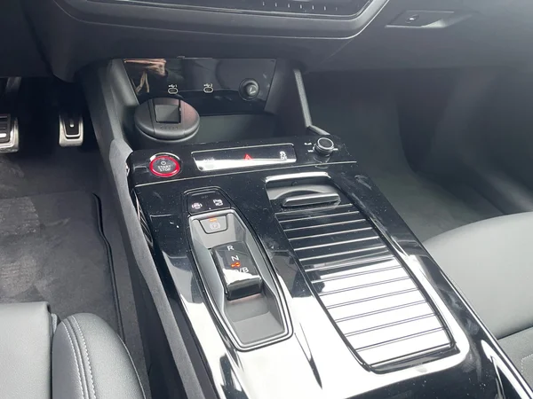 AUDI A6 Avant e-tron (2025) — foto 15 van 24