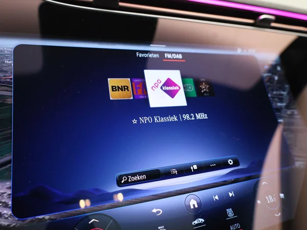 Mercedes-Benz EQE (2022) — foto 35 van 72