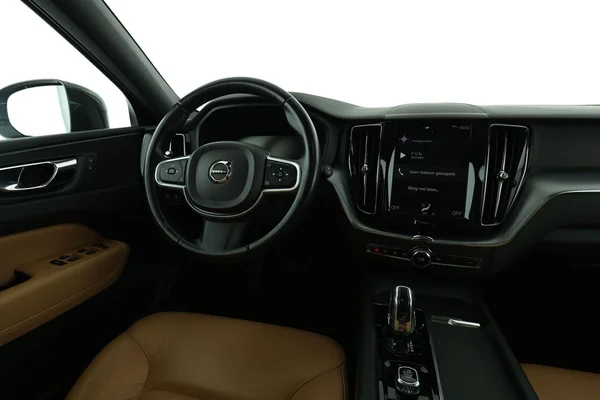 Volvo XC60 (2019) — foto 4 van 16