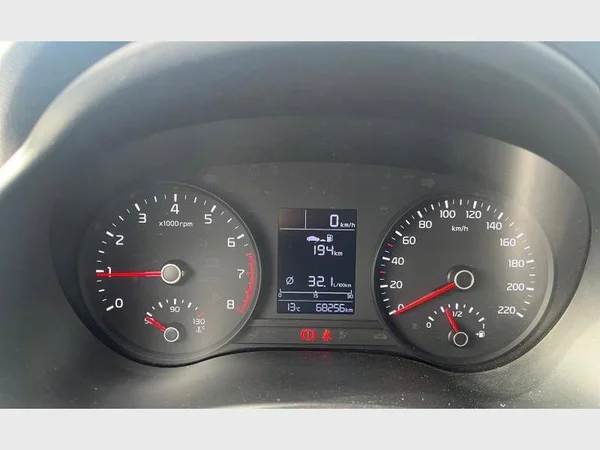 Kia RIO (2022) — foto 8 van 25